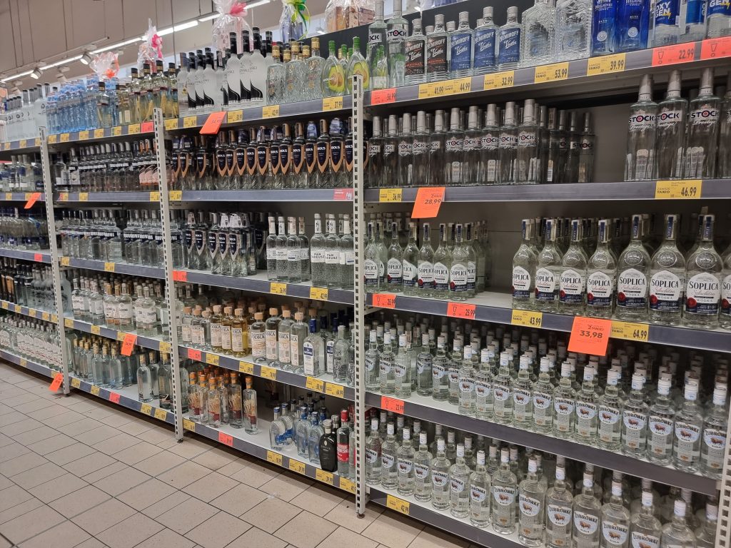 Rayon de Vodka dans un supermarché en Pologne